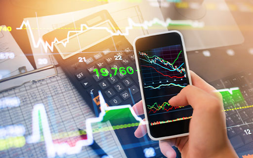 Sensex Today Rises 250 Points | IT Stocks Fall Amid Worries Over Tech Spending | Bajaj Finance, Reliance & Titan Top Gainers