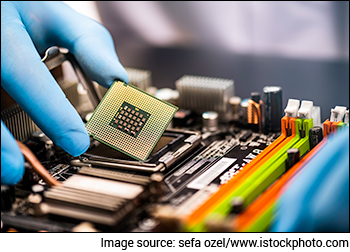 Warren Buffett Bought a Semiconductor Stock. Should You?