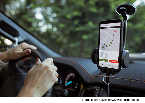 female-delivery-person-accepts-next-ride