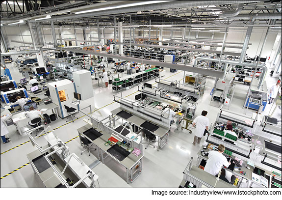 engineering-in-microelectronics-workers-in-the-production-and-assembly-of-electronic