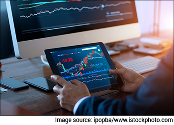 Sensex Today Zooms 500 Points to Reclaim 61,000 | Pharma Stocks Rally | Divi's Lab & NTPC Top Gainers