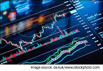 Sensex Today Trades Marginally Lower | Hindustan Oil Exploration Zooms 7% | Bajaj Finserv & Axis Bank Among Top Losers