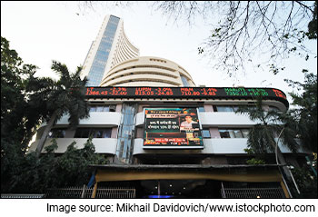 Sensex Today Falls 150 Points | IT Stocks Fall | Bajaj Finserv, TCS & IndusInd Bank Top Losers